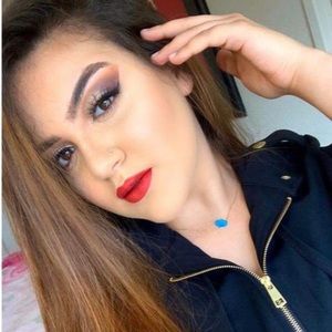 Meet your Posher, Ainor